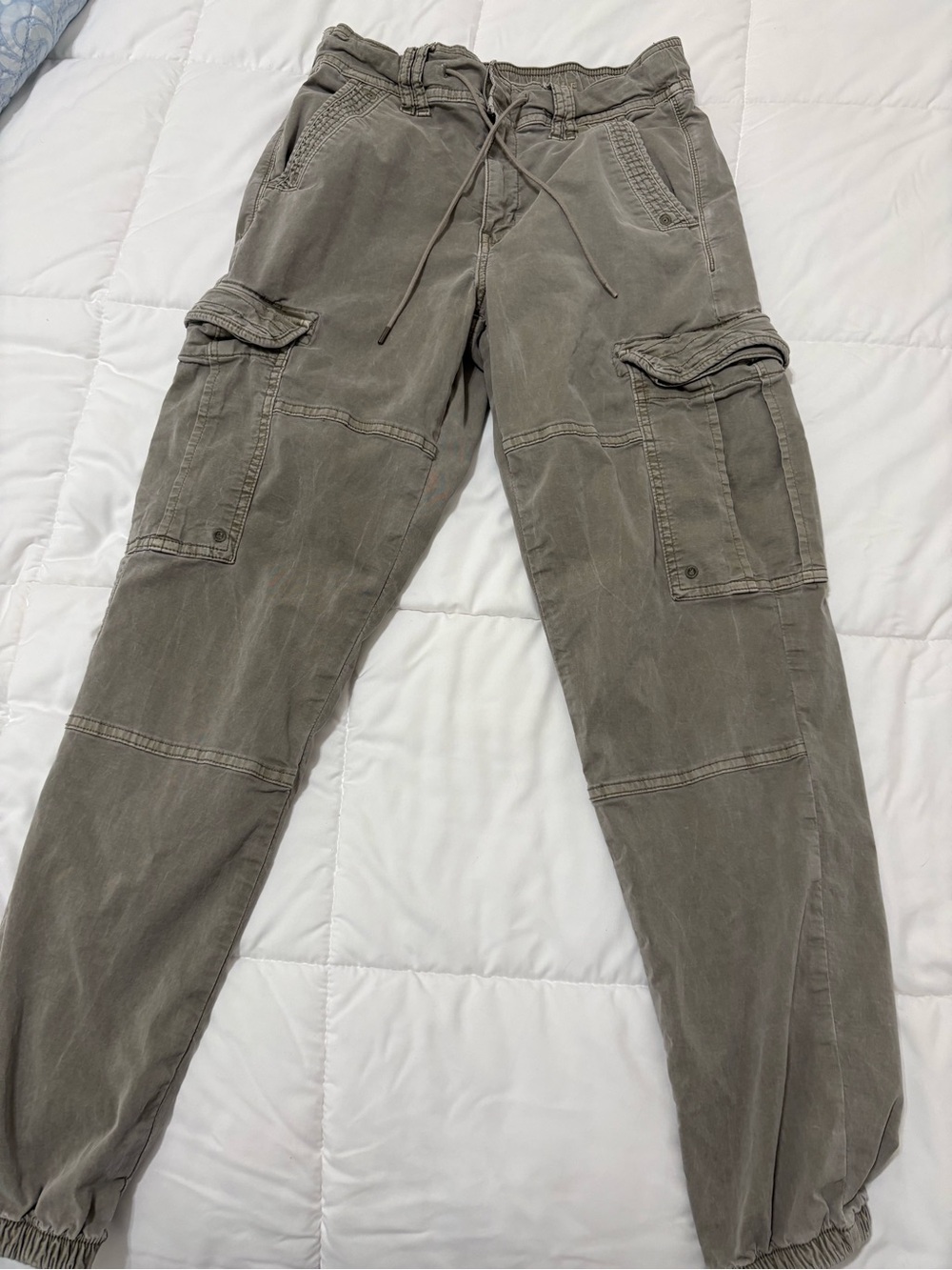 American Eagle size 2 women cargo joggers olive green